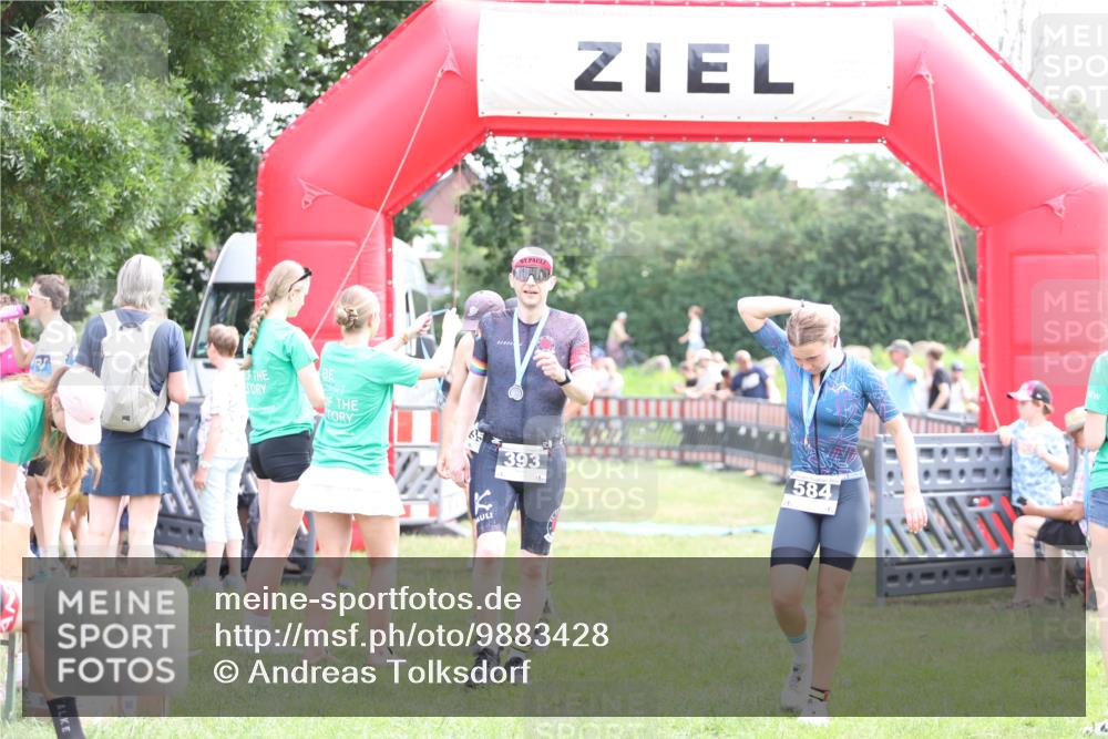 21.06.2026 - 29. Vierlanden-Triathlon Andreas Tolksdorf http://msf.ph/oto/9883428 21.06.2026 11:25:50 Ziel 357, 359, 603, 357, 359, 603 meine-sportfotos.de