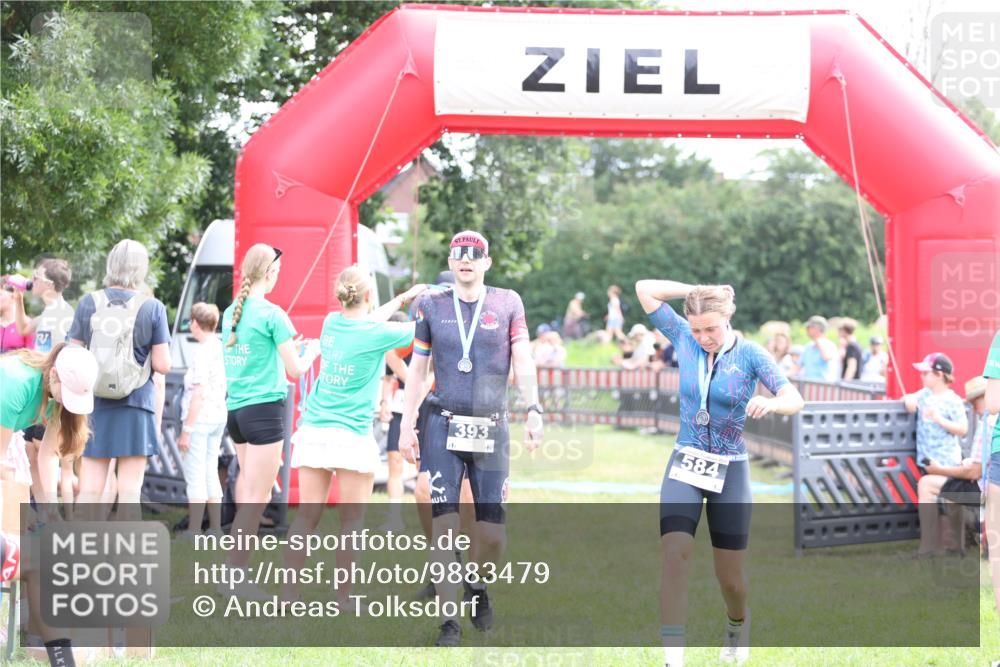 21.06.2026 - 29. Vierlanden-Triathlon Andreas Tolksdorf http://msf.ph/oto/9883479 21.06.2026 11:25:50 Ziel 357, 359, 603, 357, 359, 603 meine-sportfotos.de