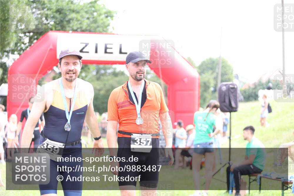 21.06.2026 - 29. Vierlanden-Triathlon Andreas Tolksdorf http://msf.ph/oto/9883487 21.06.2026 11:26:00 Ziel 477, 562, 477, 562 meine-sportfotos.de