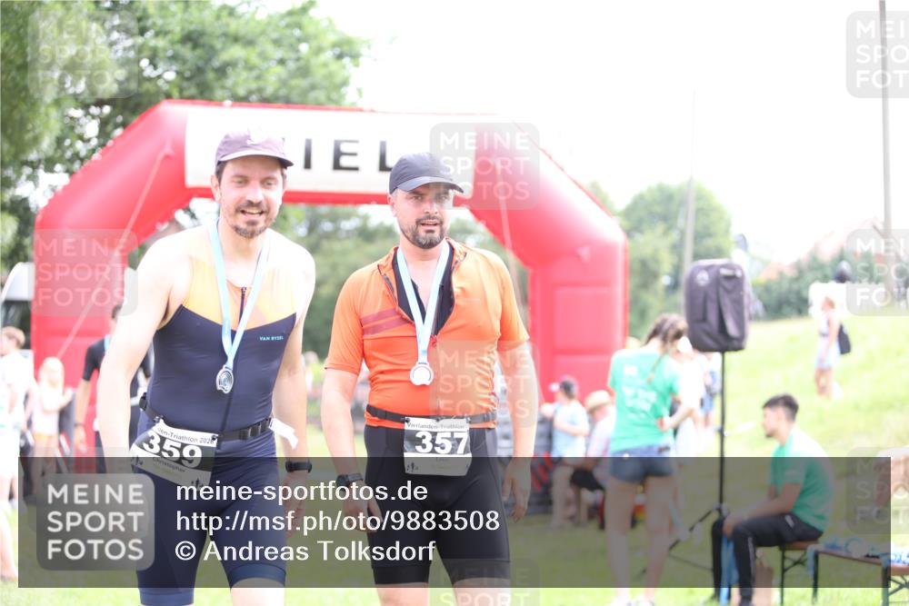 21.06.2026 - 29. Vierlanden-Triathlon Andreas Tolksdorf http://msf.ph/oto/9883508 21.06.2026 11:26:00 Ziel 477, 562, 477, 562 meine-sportfotos.de