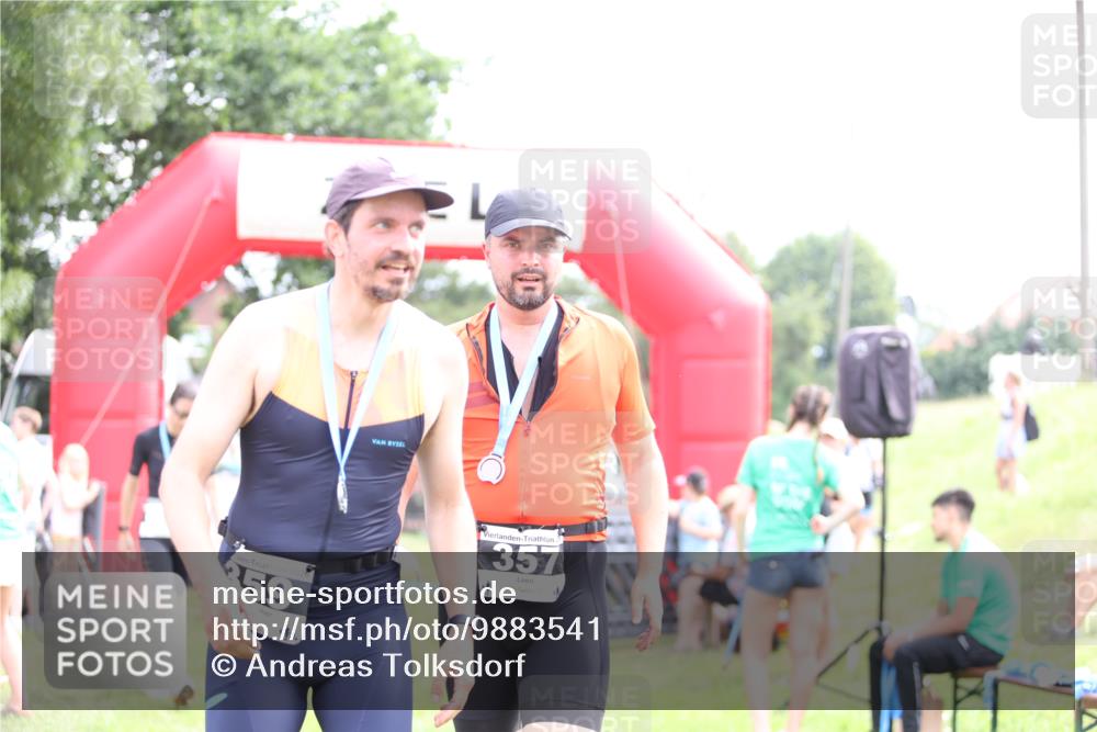 21.06.2026 - 29. Vierlanden-Triathlon Andreas Tolksdorf http://msf.ph/oto/9883541 21.06.2026 11:26:00 Ziel 477, 562, 477, 562 meine-sportfotos.de