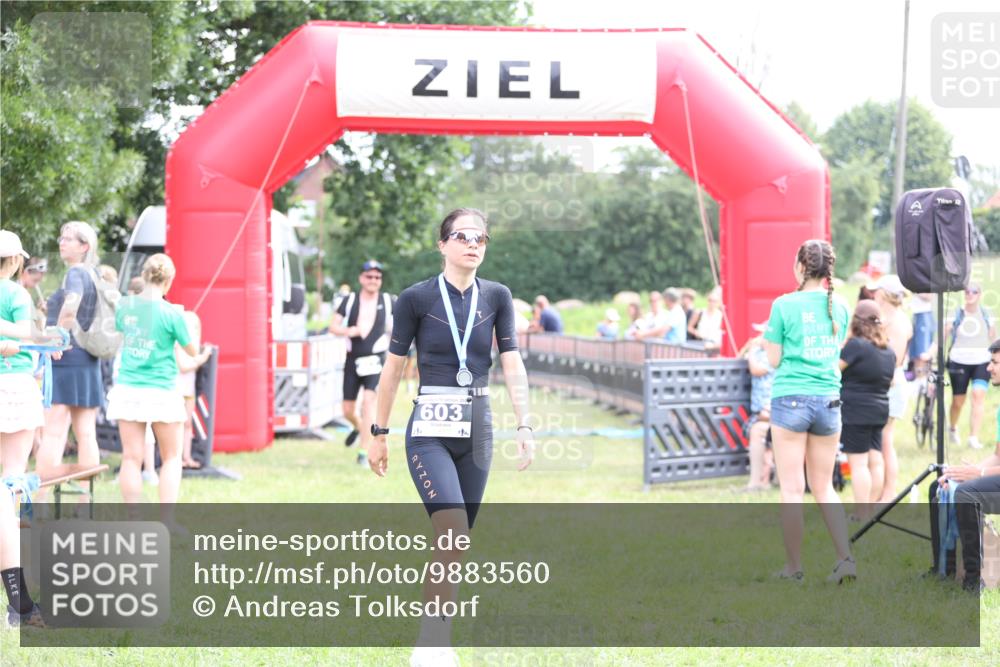 21.06.2026 - 29. Vierlanden-Triathlon Andreas Tolksdorf http://msf.ph/oto/9883560 21.06.2026 11:26:03 Ziel 477, 562, 477, 562 meine-sportfotos.de