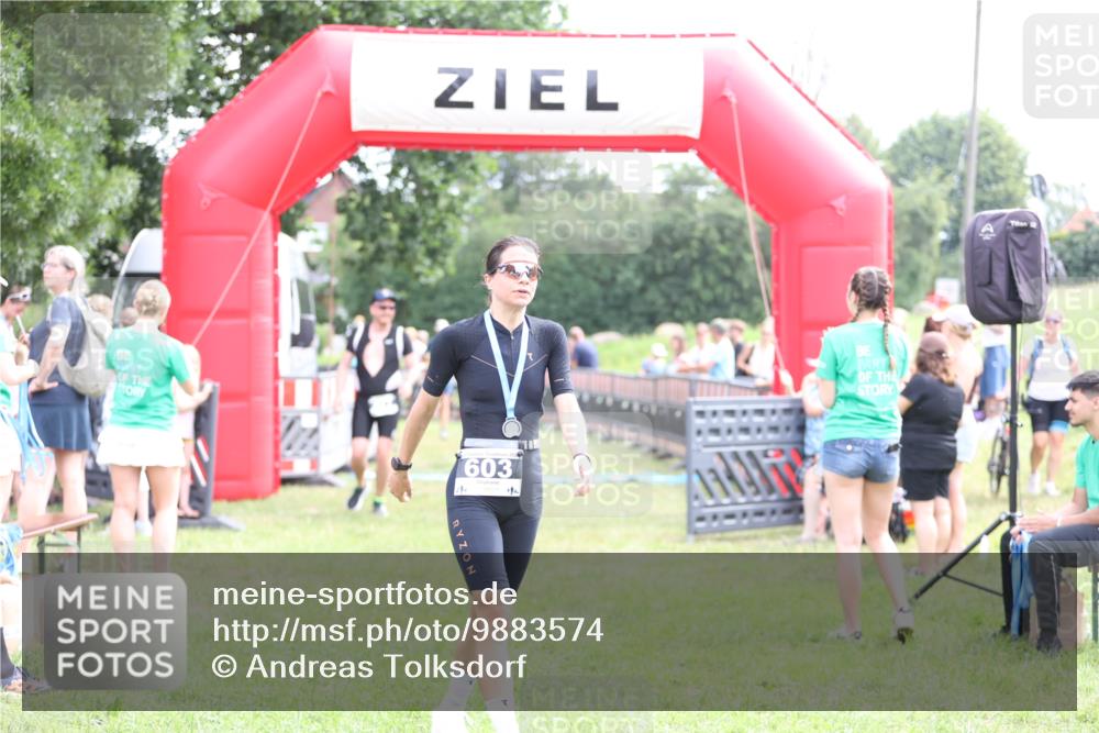 21.06.2026 - 29. Vierlanden-Triathlon Andreas Tolksdorf http://msf.ph/oto/9883574 21.06.2026 11:26:03 Ziel 477, 562, 477, 562 meine-sportfotos.de