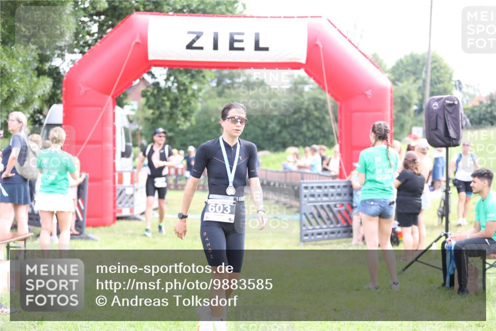 21.06.2026 - 29. Vierlanden-Triathlon Andreas Tolksdorf http://msf.ph/oto/9883585 21.06.2026 11:26:04 Ziel 477, 562, 477, 562 meine-sportfotos.de