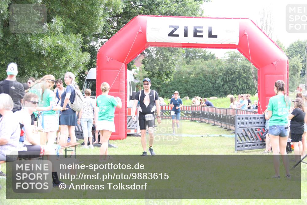21.06.2026 - 29. Vierlanden-Triathlon Andreas Tolksdorf http://msf.ph/oto/9883615 21.06.2026 11:26:06 Ziel 477, 562, 477, 562 meine-sportfotos.de