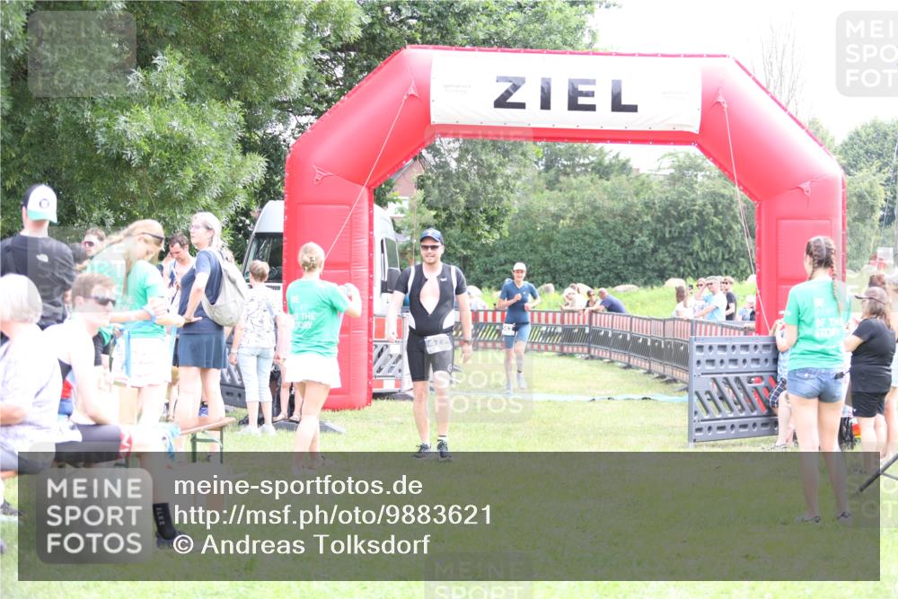 21.06.2026 - 29. Vierlanden-Triathlon Andreas Tolksdorf http://msf.ph/oto/9883621 21.06.2026 11:26:06 Ziel 477, 562, 477, 562 meine-sportfotos.de