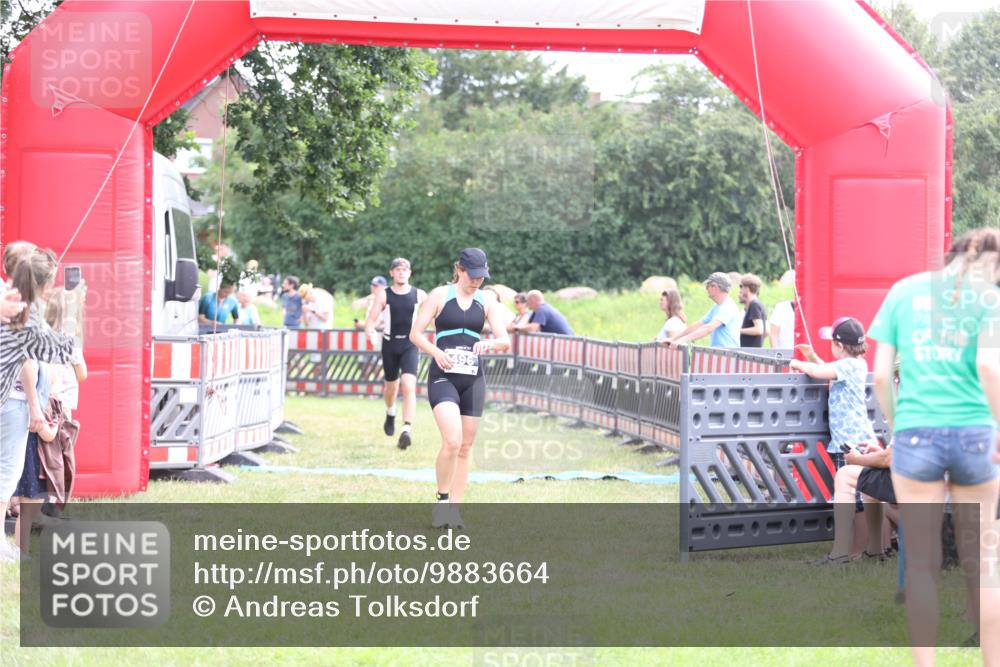 21.06.2026 - 29. Vierlanden-Triathlon Andreas Tolksdorf http://msf.ph/oto/9883664 21.06.2026 11:26:27 Ziel 496, 564, 1356, 496, 564, 1356 meine-sportfotos.de