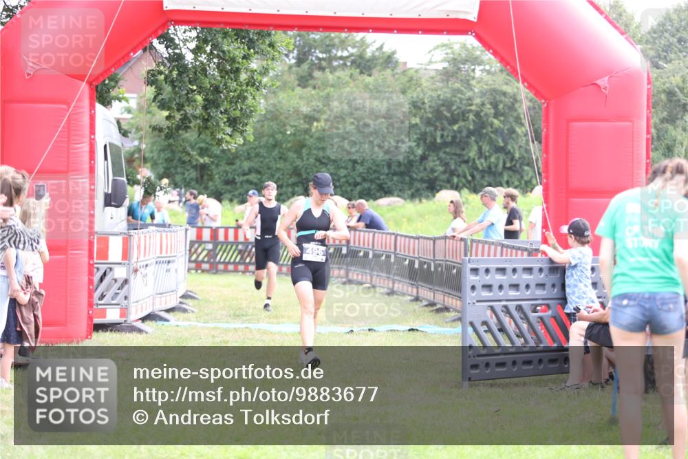 21.06.2026 - 29. Vierlanden-Triathlon Andreas Tolksdorf http://msf.ph/oto/9883677 21.06.2026 11:26:27 Ziel 496, 564, 1356, 496, 564, 1356 meine-sportfotos.de