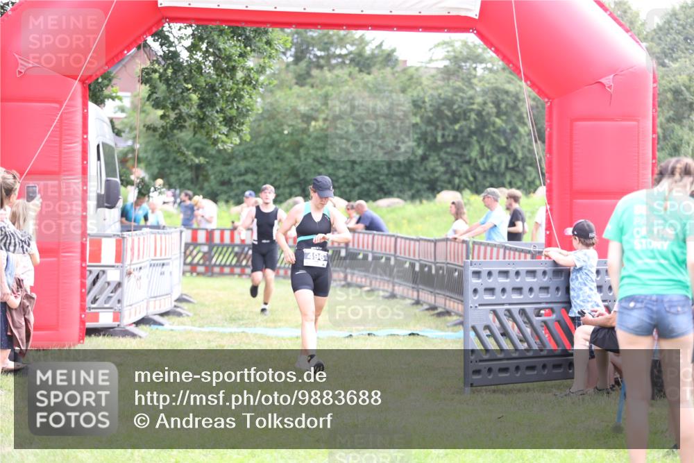 21.06.2026 - 29. Vierlanden-Triathlon Andreas Tolksdorf http://msf.ph/oto/9883688 21.06.2026 11:26:27 Ziel 496, 564, 1356, 496, 564, 1356 meine-sportfotos.de