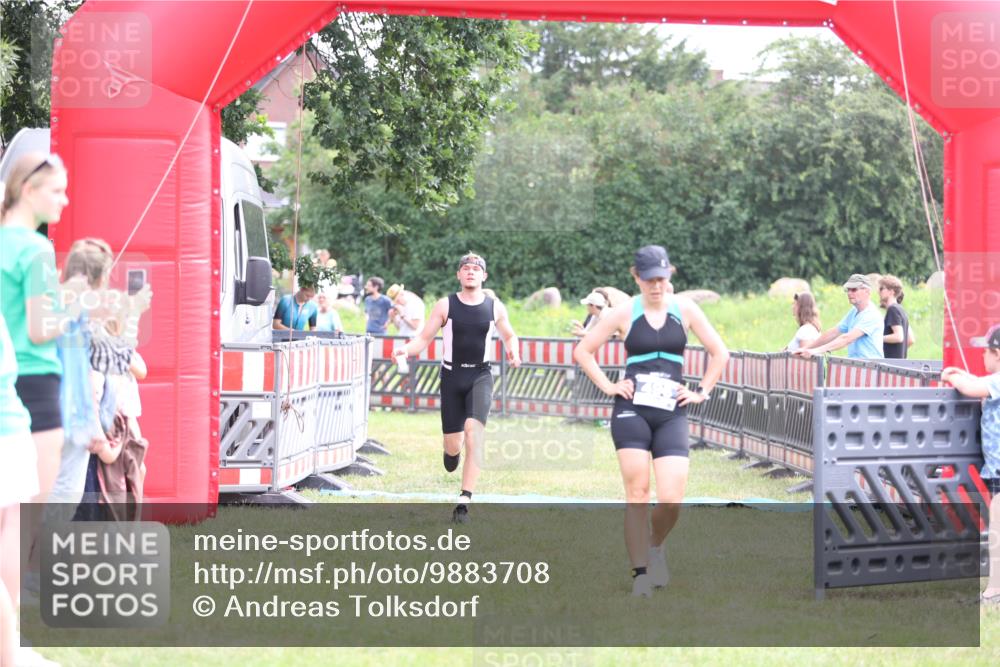 21.06.2026 - 29. Vierlanden-Triathlon Andreas Tolksdorf http://msf.ph/oto/9883708 21.06.2026 11:26:29 Ziel 496, 564, 1356, 496, 564, 1356 meine-sportfotos.de