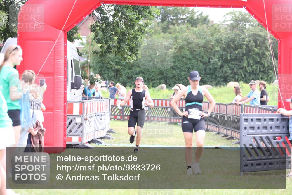 21.06.2026 - 29. Vierlanden-Triathlon Andreas Tolksdorf http://msf.ph/oto/9883726 21.06.2026 11:26:29 Ziel 496, 564, 1356, 496, 564, 1356 meine-sportfotos.de
