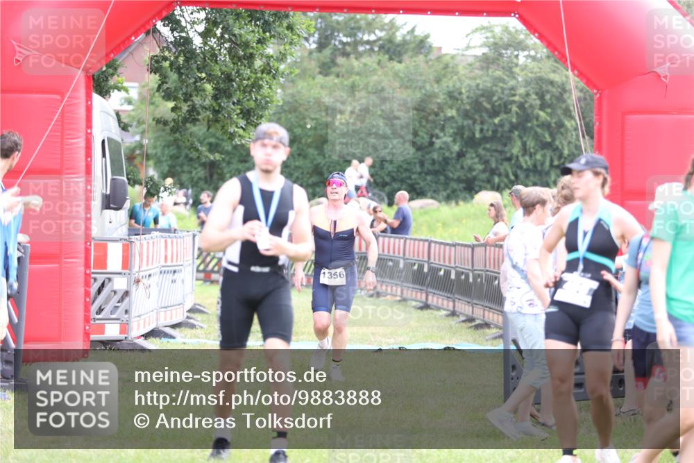 21.06.2026 - 29. Vierlanden-Triathlon Andreas Tolksdorf http://msf.ph/oto/9883888 21.06.2026 11:26:36 Ziel 536, 564, 1356, 536, 564, 1356 meine-sportfotos.de