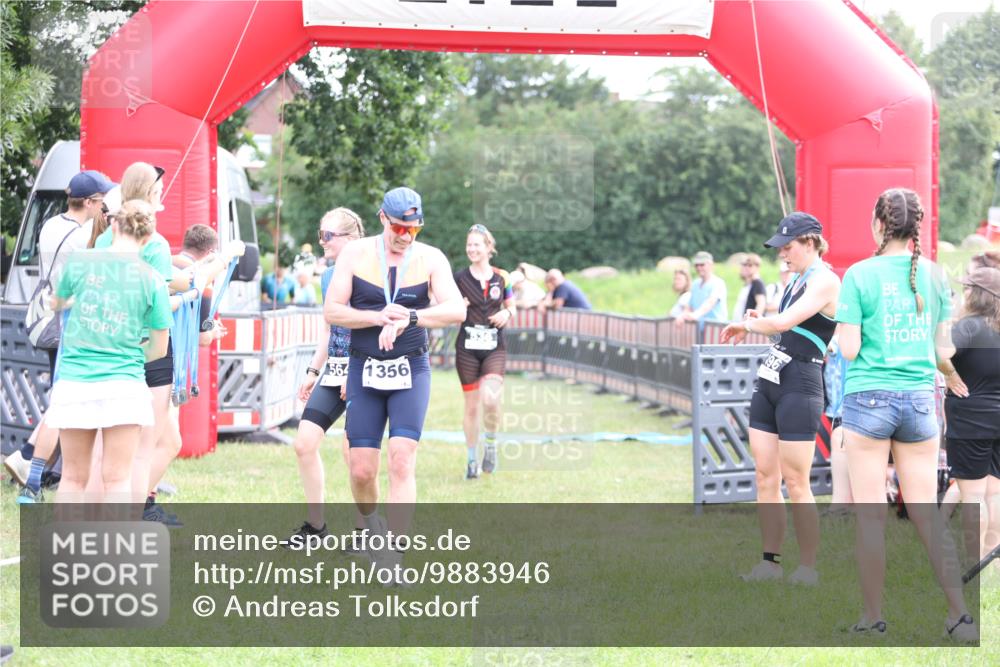 21.06.2026 - 29. Vierlanden-Triathlon Andreas Tolksdorf http://msf.ph/oto/9883946 21.06.2026 11:26:43 Ziel 526, 536, 526, 536 meine-sportfotos.de