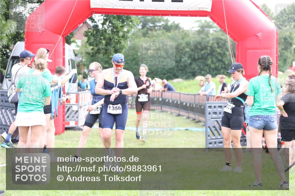 21.06.2026 - 29. Vierlanden-Triathlon Andreas Tolksdorf http://msf.ph/oto/9883961 21.06.2026 11:26:43 Ziel 526, 536, 526, 536 meine-sportfotos.de