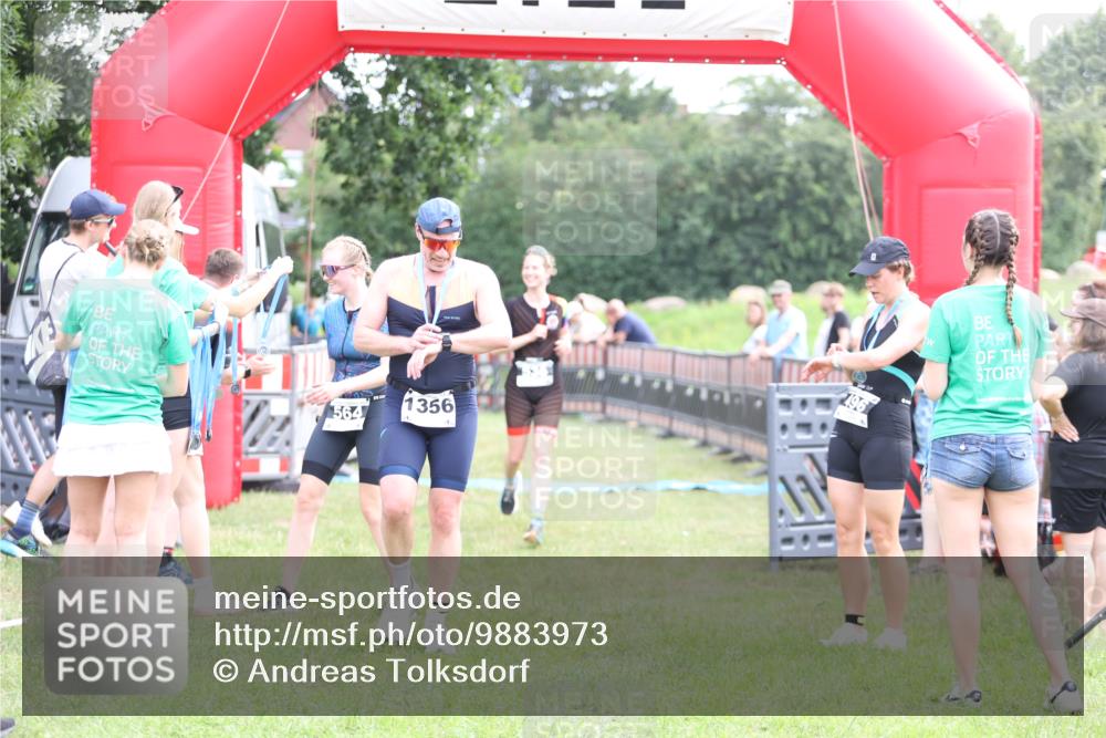 21.06.2026 - 29. Vierlanden-Triathlon Andreas Tolksdorf http://msf.ph/oto/9883973 21.06.2026 11:26:43 Ziel 526, 536, 526, 536 meine-sportfotos.de