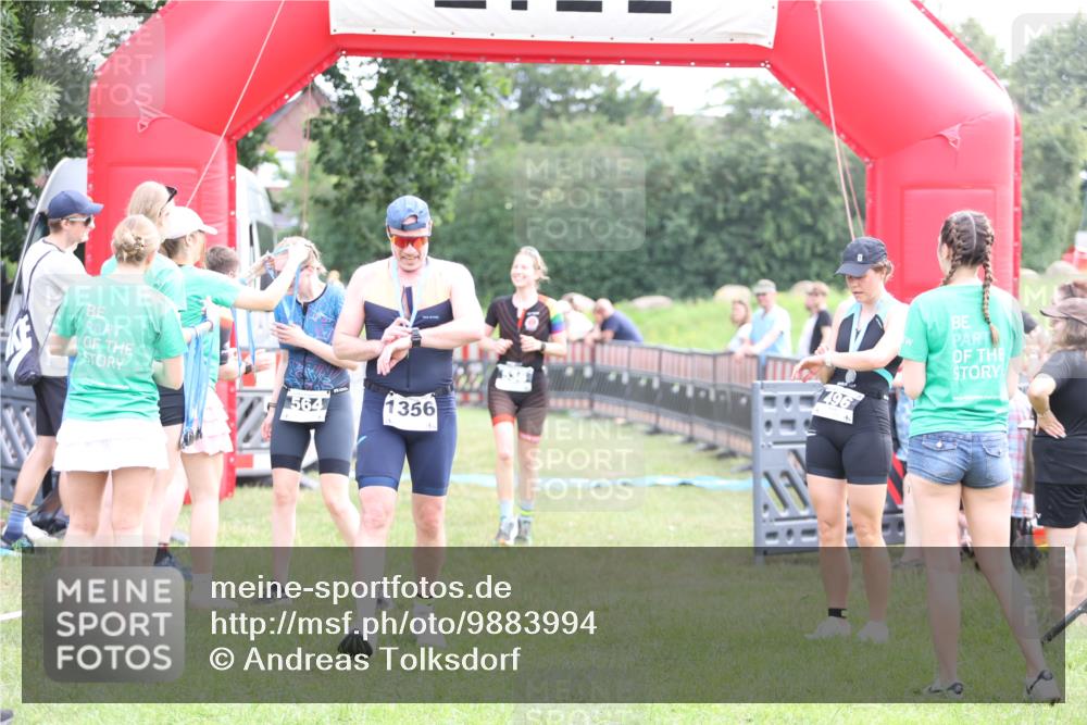 21.06.2026 - 29. Vierlanden-Triathlon Andreas Tolksdorf http://msf.ph/oto/9883994 21.06.2026 11:26:43 Ziel 526, 536, 526, 536 meine-sportfotos.de