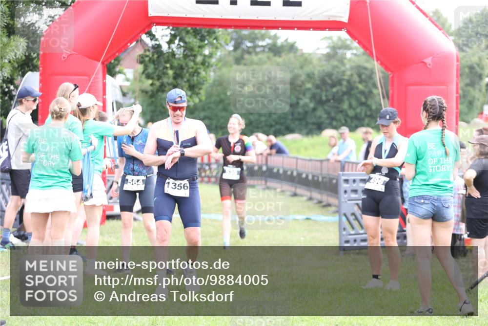 21.06.2026 - 29. Vierlanden-Triathlon Andreas Tolksdorf http://msf.ph/oto/9884005 21.06.2026 11:26:44 Ziel 526, 536, 526, 536 meine-sportfotos.de