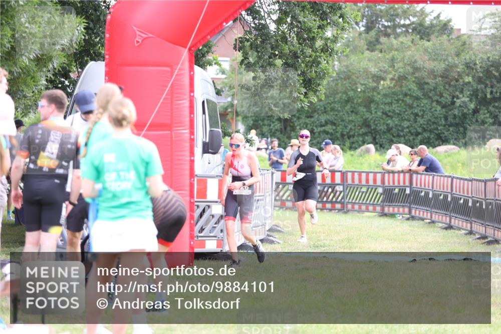 21.06.2026 - 29. Vierlanden-Triathlon Andreas Tolksdorf http://msf.ph/oto/9884101 21.06.2026 11:26:56 Ziel 480, 526, 480, 526 meine-sportfotos.de