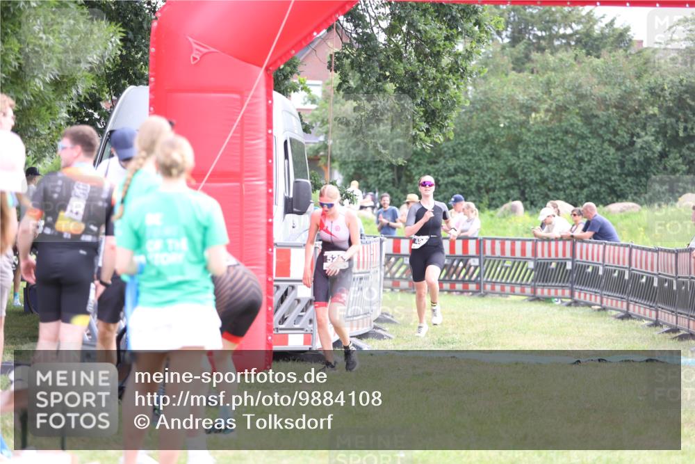 21.06.2026 - 29. Vierlanden-Triathlon Andreas Tolksdorf http://msf.ph/oto/9884108 21.06.2026 11:26:56 Ziel 480, 526, 480, 526 meine-sportfotos.de