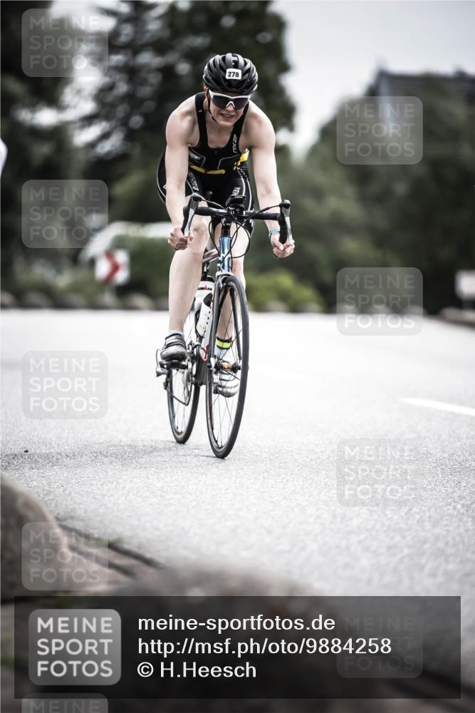 21.06.2026 - 29. Vierlanden-Triathlon H.Heesch http://msf.ph/oto/9884258 21.06.2026 10:36:01 Radfahren 9, 10, 25, 26, 34, 88, 104, 186, 243, 278, 589 meine-sportfotos.de
