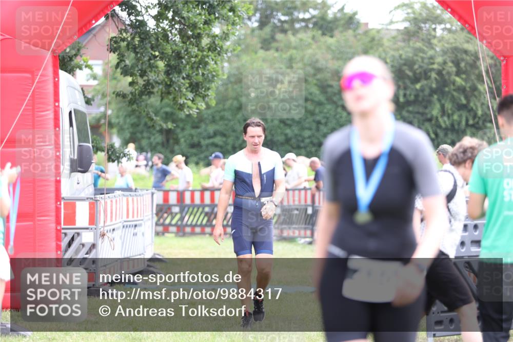 21.06.2026 - 29. Vierlanden-Triathlon Andreas Tolksdorf http://msf.ph/oto/9884317 21.06.2026 11:27:10 Ziel 353, 353 meine-sportfotos.de