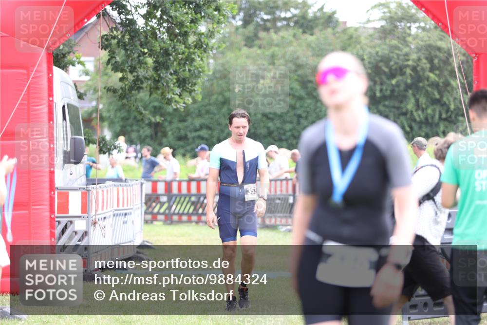 21.06.2026 - 29. Vierlanden-Triathlon Andreas Tolksdorf http://msf.ph/oto/9884324 21.06.2026 11:27:10 Ziel 353, 353 meine-sportfotos.de