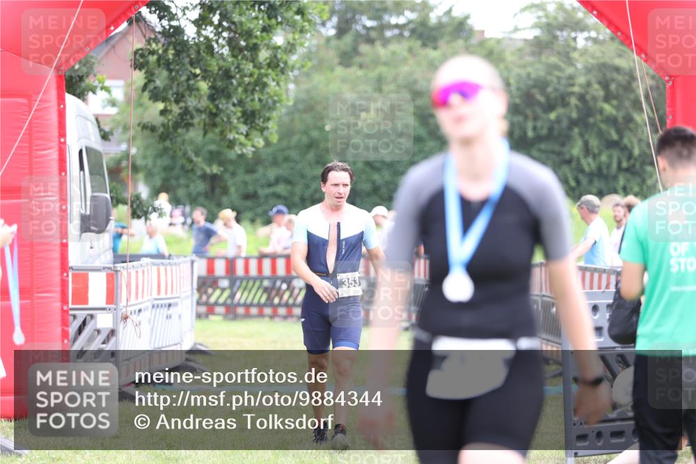 21.06.2026 - 29. Vierlanden-Triathlon Andreas Tolksdorf http://msf.ph/oto/9884344 21.06.2026 11:27:10 Ziel 353, 353 meine-sportfotos.de
