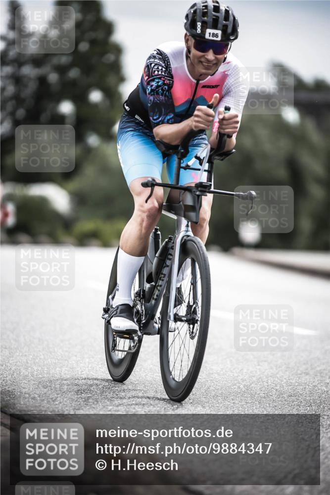 21.06.2026 - 29. Vierlanden-Triathlon H.Heesch http://msf.ph/oto/9884347 21.06.2026 10:36:02 Radfahren 10, 25, 26, 34, 88, 104, 186, 243, 278, 589 meine-sportfotos.de