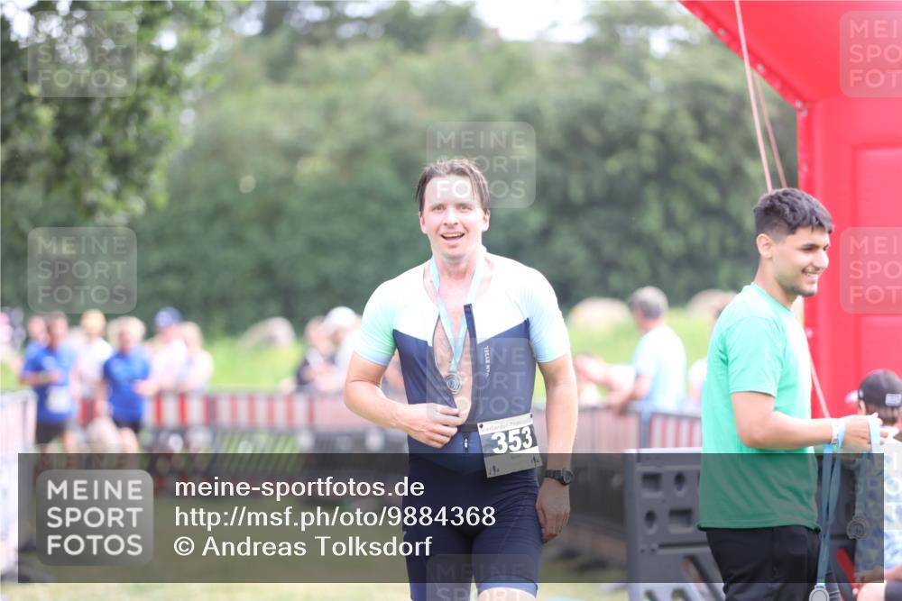 21.06.2026 - 29. Vierlanden-Triathlon Andreas Tolksdorf http://msf.ph/oto/9884368 21.06.2026 11:27:17 Ziel 442, 619, 442, 619 meine-sportfotos.de