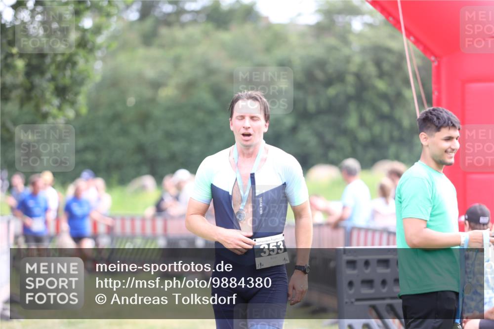 21.06.2026 - 29. Vierlanden-Triathlon Andreas Tolksdorf http://msf.ph/oto/9884380 21.06.2026 11:27:17 Ziel 442, 619, 442, 619 meine-sportfotos.de