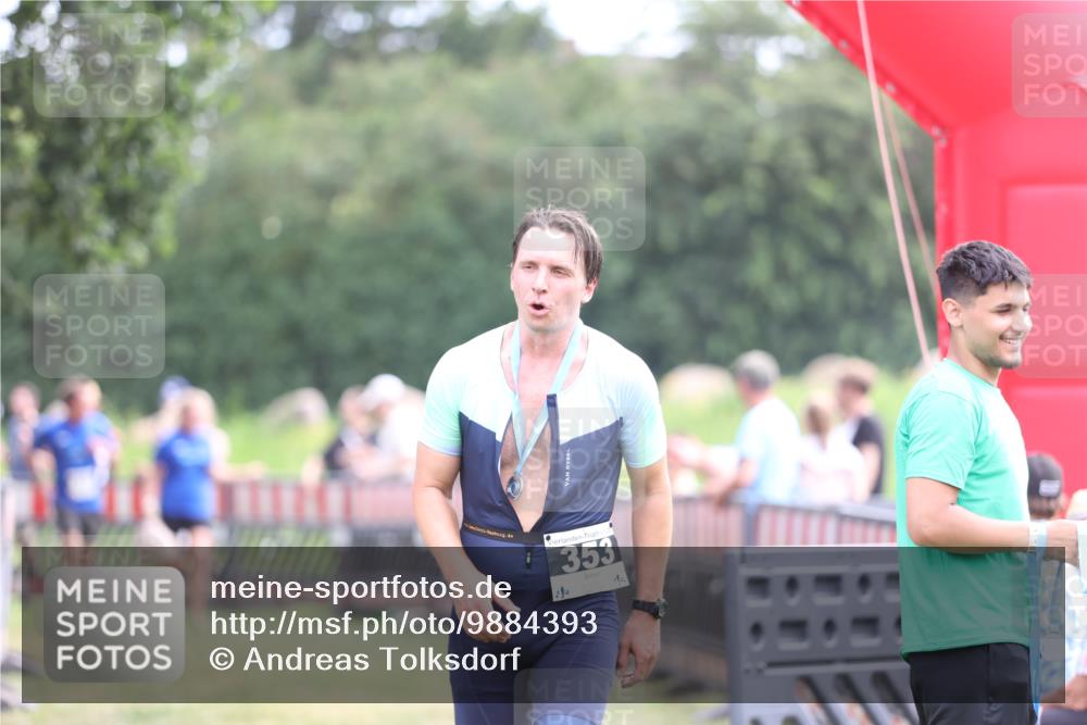 21.06.2026 - 29. Vierlanden-Triathlon Andreas Tolksdorf http://msf.ph/oto/9884393 21.06.2026 11:27:17 Ziel 442, 619, 442, 619 meine-sportfotos.de