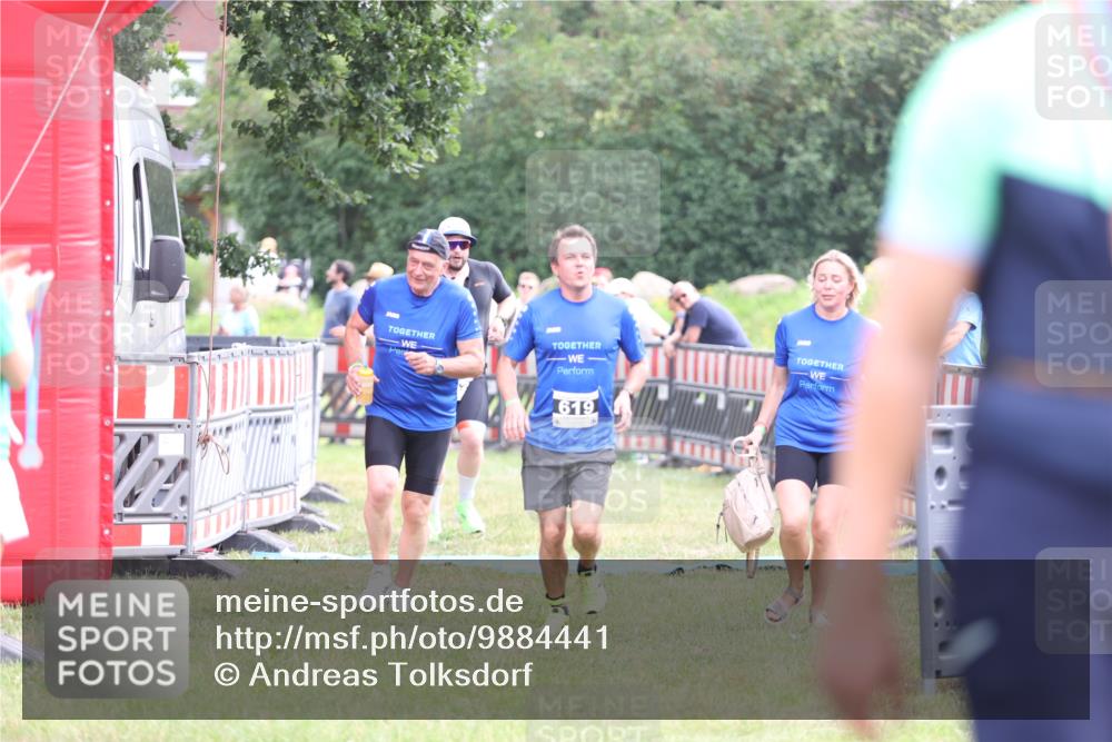 21.06.2026 - 29. Vierlanden-Triathlon Andreas Tolksdorf http://msf.ph/oto/9884441 21.06.2026 11:27:25 Ziel 442, 521, 619, 442, 521, 619 meine-sportfotos.de