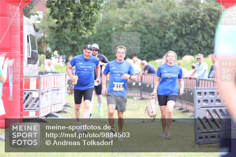 21.06.2026 - 29. Vierlanden-Triathlon Andreas Tolksdorf http://msf.ph/oto/9884503 21.06.2026 11:27:25 Ziel 442, 521, 619, 442, 521, 619 meine-sportfotos.de