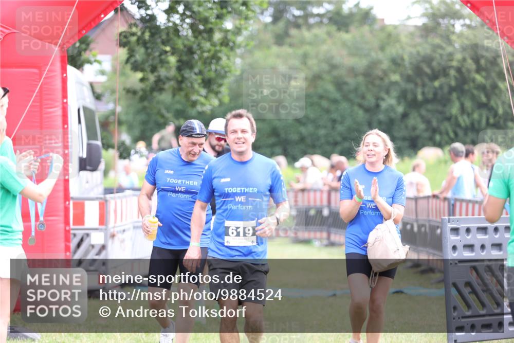 21.06.2026 - 29. Vierlanden-Triathlon Andreas Tolksdorf http://msf.ph/oto/9884524 21.06.2026 11:27:27 Ziel 442, 521, 619, 442, 521, 619 meine-sportfotos.de