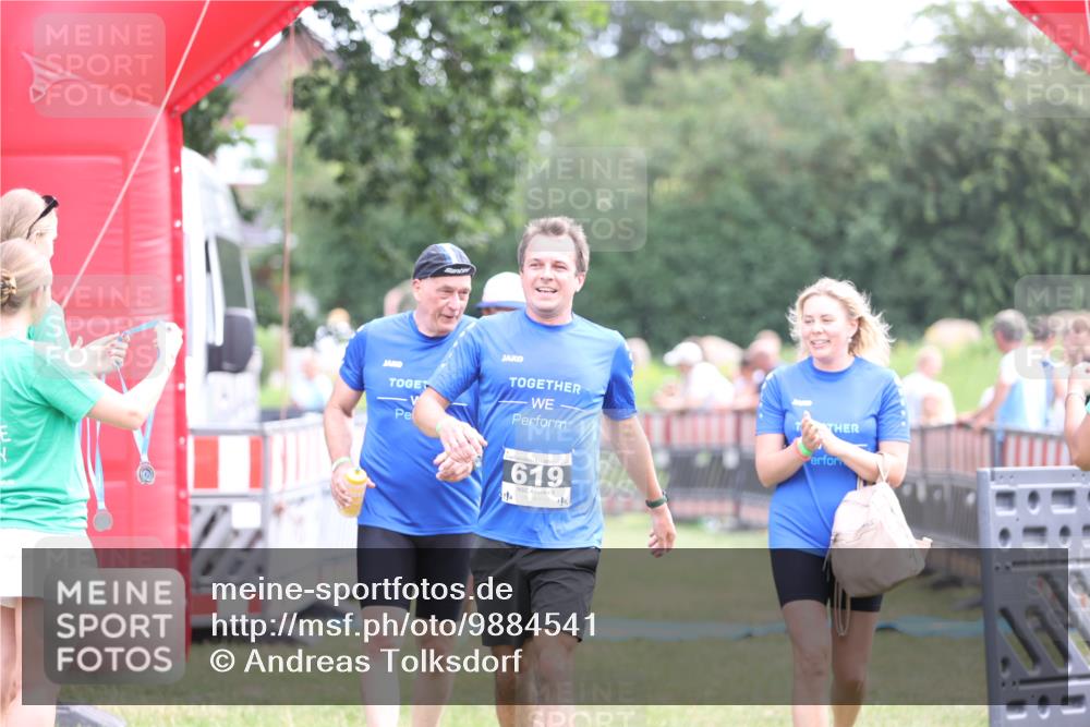 21.06.2026 - 29. Vierlanden-Triathlon Andreas Tolksdorf http://msf.ph/oto/9884541 21.06.2026 11:27:27 Ziel 442, 521, 619, 442, 521, 619 meine-sportfotos.de