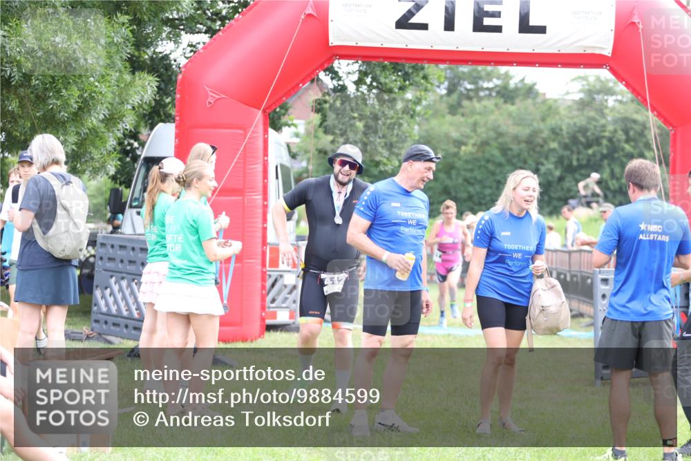 21.06.2026 - 29. Vierlanden-Triathlon Andreas Tolksdorf http://msf.ph/oto/9884599 21.06.2026 11:27:33 Ziel 521, 521 meine-sportfotos.de