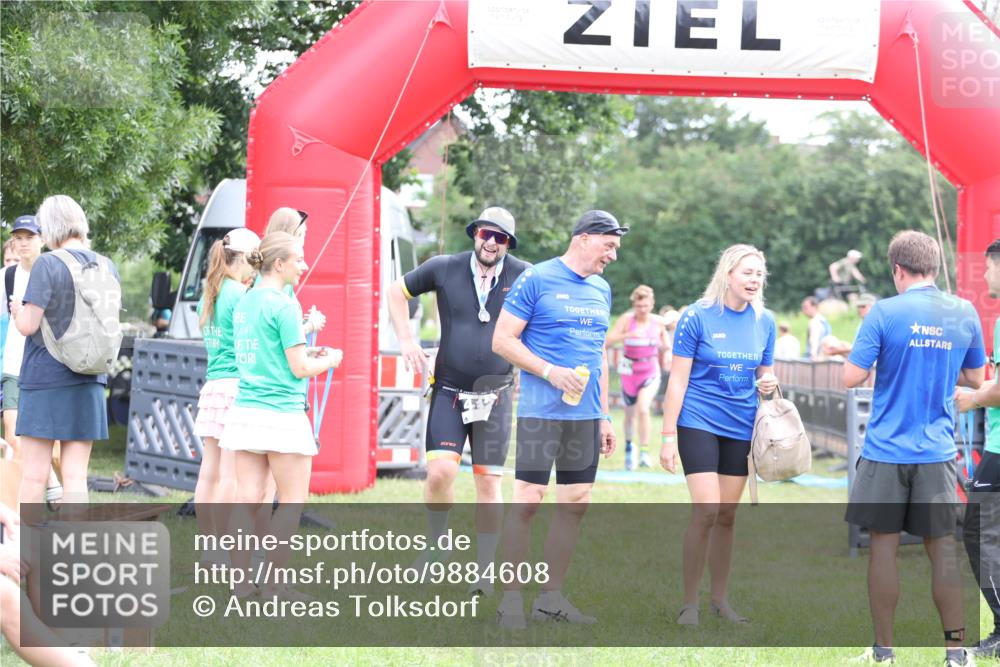 21.06.2026 - 29. Vierlanden-Triathlon Andreas Tolksdorf http://msf.ph/oto/9884608 21.06.2026 11:27:33 Ziel 521, 521 meine-sportfotos.de