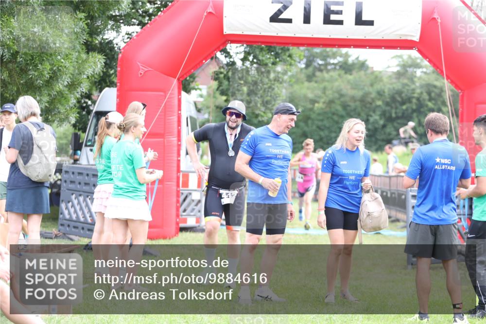 21.06.2026 - 29. Vierlanden-Triathlon Andreas Tolksdorf http://msf.ph/oto/9884616 21.06.2026 11:27:33 Ziel 521, 521 meine-sportfotos.de
