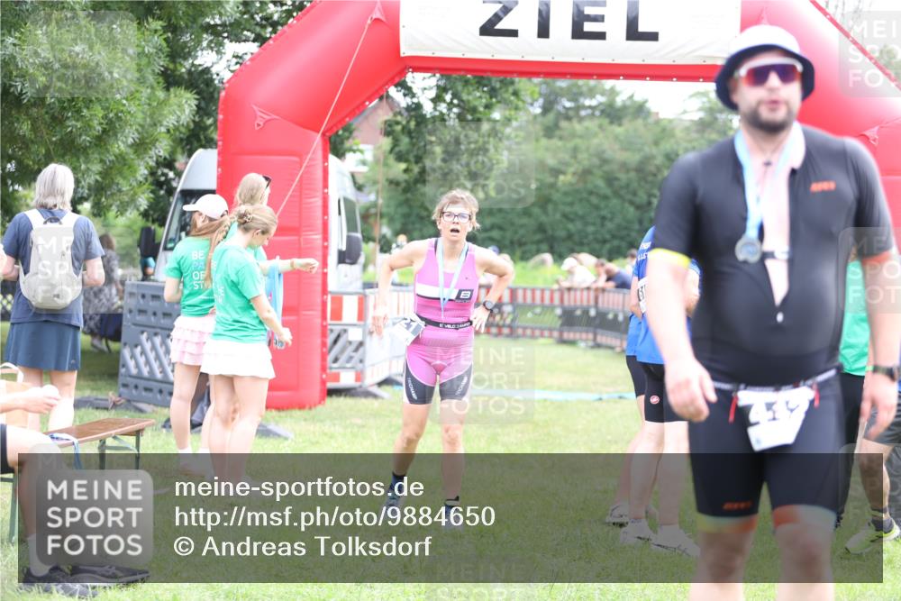 21.06.2026 - 29. Vierlanden-Triathlon Andreas Tolksdorf http://msf.ph/oto/9884650 21.06.2026 11:27:41 Ziel 396, 396 meine-sportfotos.de