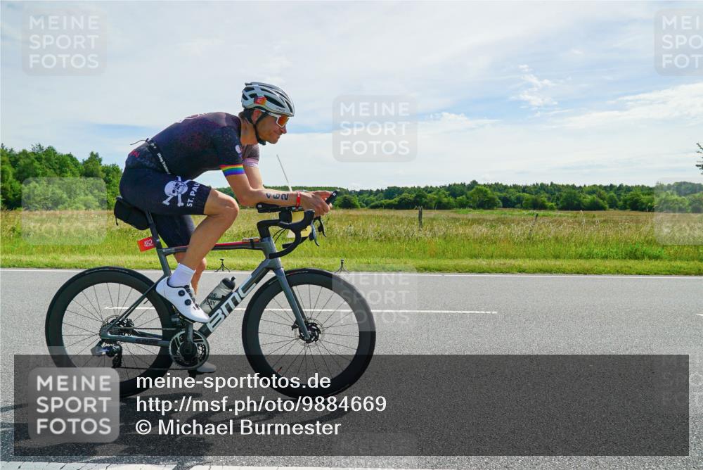 21.06.2026 - Viking Triathlon Michael Burmester http://msf.ph/oto/9884669 21.06.2026 11:26:36 Radfahren 77, 99, 141, 141, 429, 442, 462, 560, 653 meine-sportfotos.de
