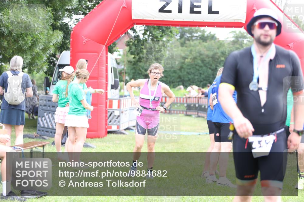 21.06.2026 - 29. Vierlanden-Triathlon Andreas Tolksdorf http://msf.ph/oto/9884682 21.06.2026 11:27:41 Ziel 396, 396 meine-sportfotos.de
