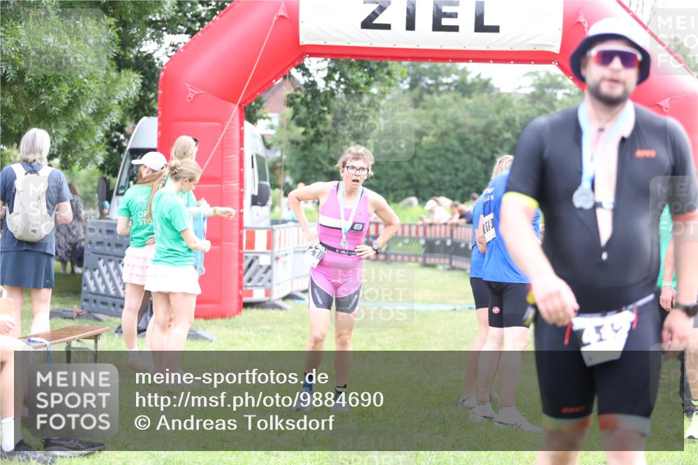 21.06.2026 - 29. Vierlanden-Triathlon Andreas Tolksdorf http://msf.ph/oto/9884690 21.06.2026 11:27:41 Ziel 396, 396 meine-sportfotos.de