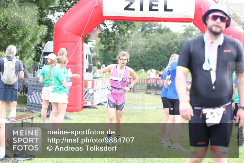 21.06.2026 - 29. Vierlanden-Triathlon Andreas Tolksdorf http://msf.ph/oto/9884707 21.06.2026 11:27:42 Ziel 328, 396, 328, 396 meine-sportfotos.de