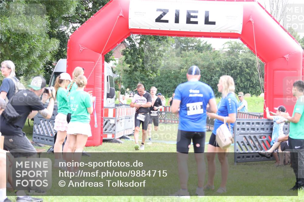 21.06.2026 - 29. Vierlanden-Triathlon Andreas Tolksdorf http://msf.ph/oto/9884715 21.06.2026 11:27:53 Ziel 328, 396, 328, 396 meine-sportfotos.de