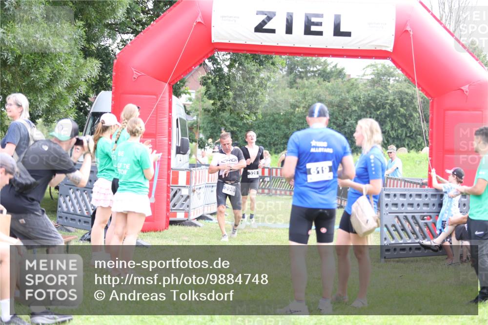 21.06.2026 - 29. Vierlanden-Triathlon Andreas Tolksdorf http://msf.ph/oto/9884748 21.06.2026 11:27:53 Ziel 328, 396, 328, 396 meine-sportfotos.de