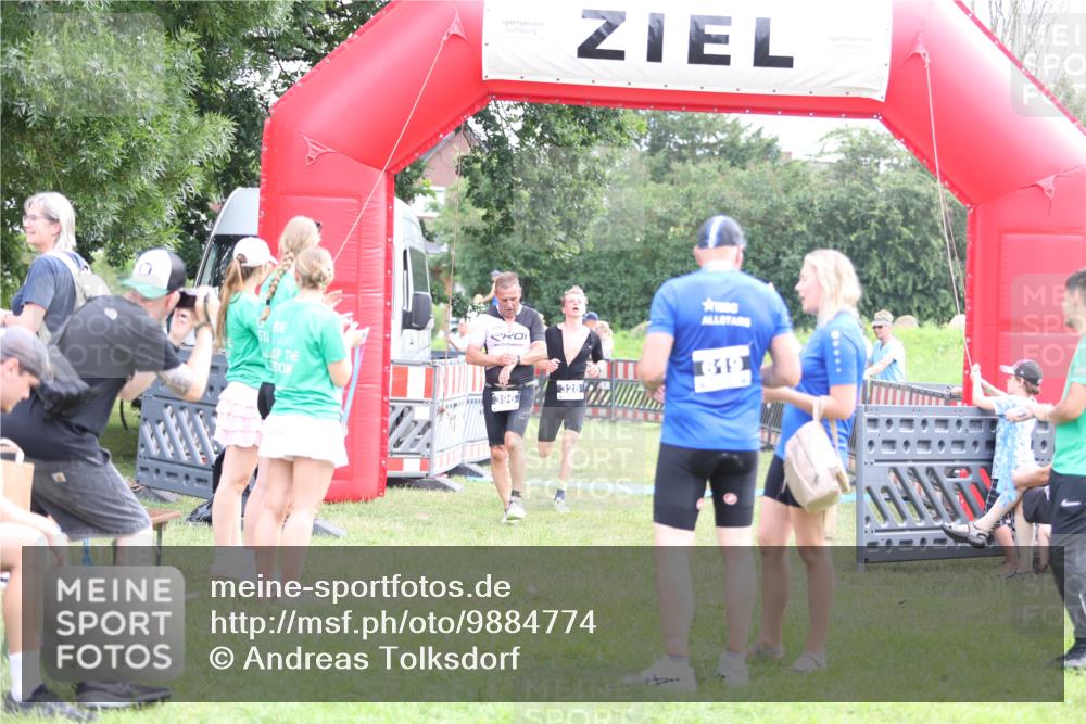 21.06.2026 - 29. Vierlanden-Triathlon Andreas Tolksdorf http://msf.ph/oto/9884774 21.06.2026 11:27:53 Ziel 328, 396, 328, 396 meine-sportfotos.de