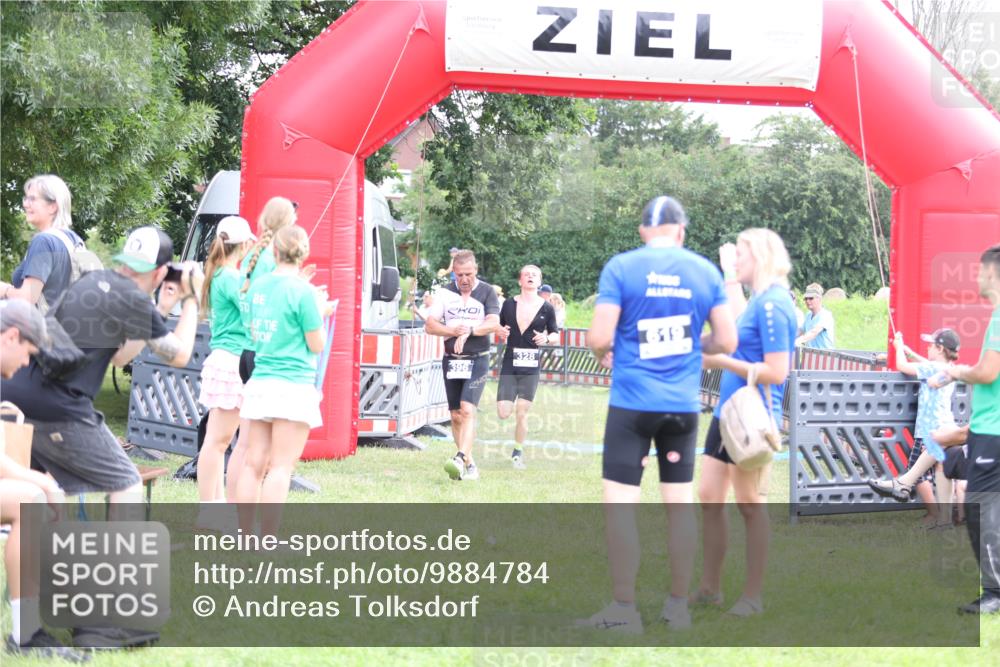 21.06.2026 - 29. Vierlanden-Triathlon Andreas Tolksdorf http://msf.ph/oto/9884784 21.06.2026 11:27:53 Ziel 328, 396, 328, 396 meine-sportfotos.de