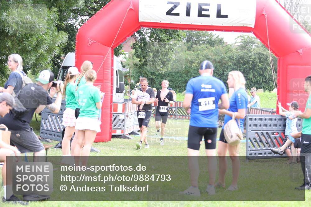 21.06.2026 - 29. Vierlanden-Triathlon Andreas Tolksdorf http://msf.ph/oto/9884793 21.06.2026 11:27:53 Ziel 328, 396, 328, 396 meine-sportfotos.de