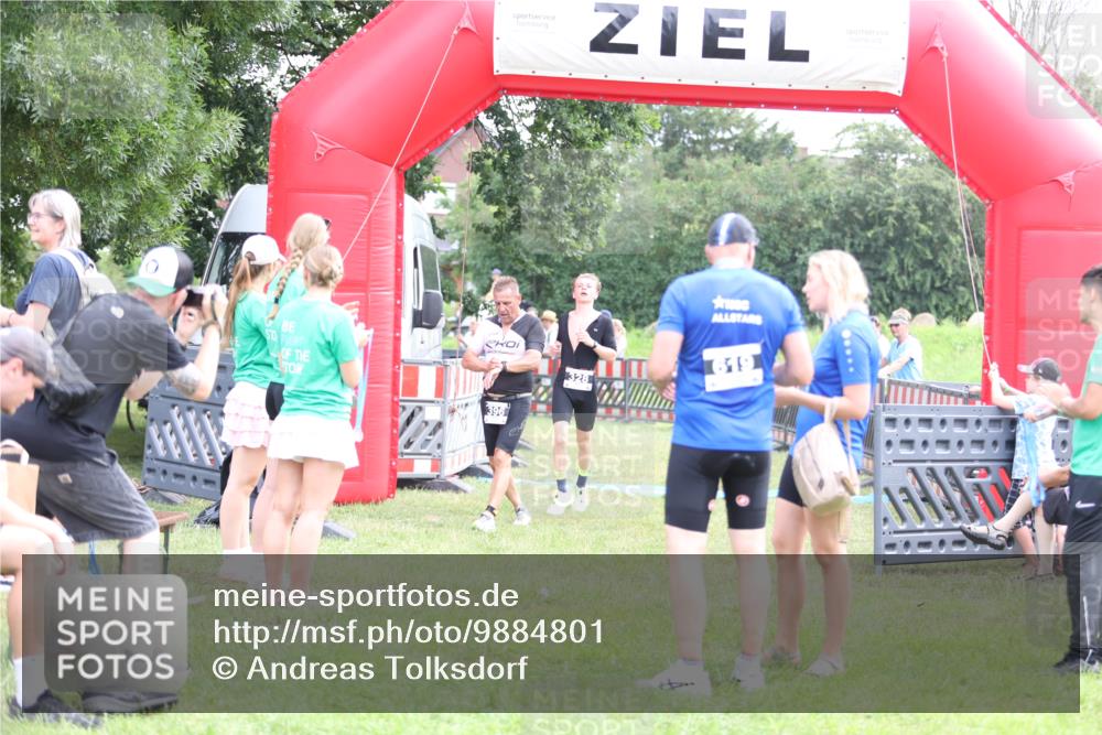 21.06.2026 - 29. Vierlanden-Triathlon Andreas Tolksdorf http://msf.ph/oto/9884801 21.06.2026 11:27:53 Ziel 328, 396, 328, 396 meine-sportfotos.de