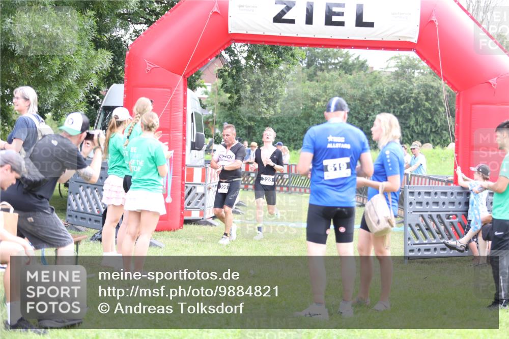 21.06.2026 - 29. Vierlanden-Triathlon Andreas Tolksdorf http://msf.ph/oto/9884821 21.06.2026 11:27:54 Ziel 328, 396, 328, 396 meine-sportfotos.de